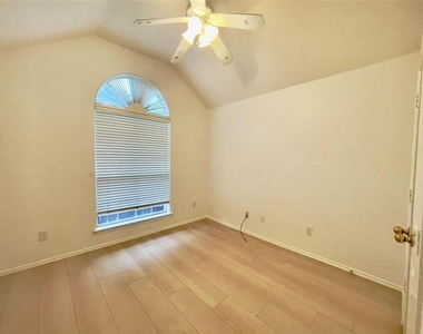 11002 Tree Shadow Lane - Photo Thumbnail 29