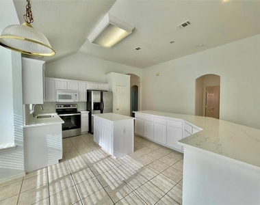 11002 Tree Shadow Lane - Photo Thumbnail 13