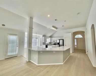 11002 Tree Shadow Lane - Photo Thumbnail 9