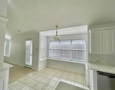 11002 Tree Shadow Lane - Photo Thumbnail 6