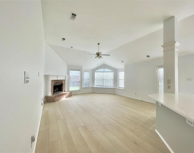 11002 Tree Shadow Lane - Photo Thumbnail 7