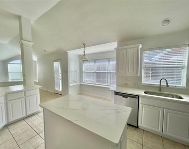 11002 Tree Shadow Lane - Photo Thumbnail 14