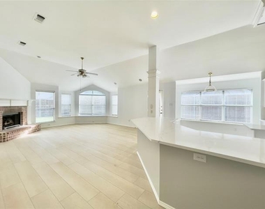 11002 Tree Shadow Lane - Photo Thumbnail 3