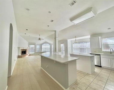 11002 Tree Shadow Lane - Photo Thumbnail 5