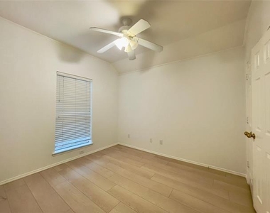 11002 Tree Shadow Lane - Photo Thumbnail 28