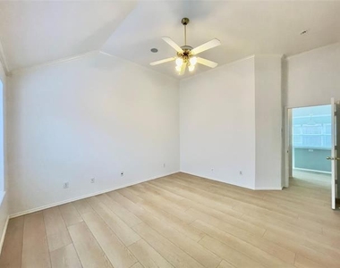 11002 Tree Shadow Lane - Photo Thumbnail 21