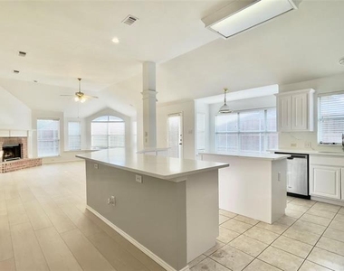 11002 Tree Shadow Lane - Photo Thumbnail 17