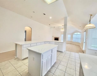 11002 Tree Shadow Lane - Photo Thumbnail 18