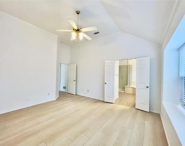 11002 Tree Shadow Lane - Photo Thumbnail 20