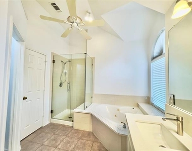 11002 Tree Shadow Lane - Photo Thumbnail 23