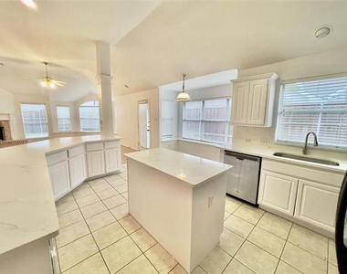 11002 Tree Shadow Lane - Photo Thumbnail 15