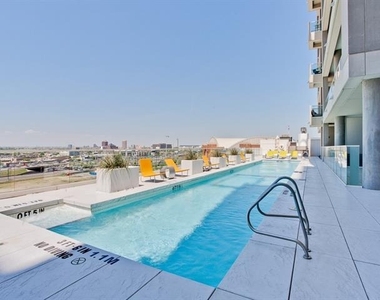 2408 Victory Park Lane - Photo Thumbnail 20