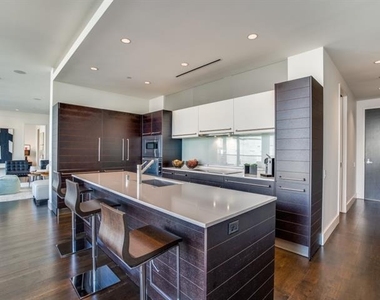 2408 Victory Park Lane - Photo Thumbnail 6