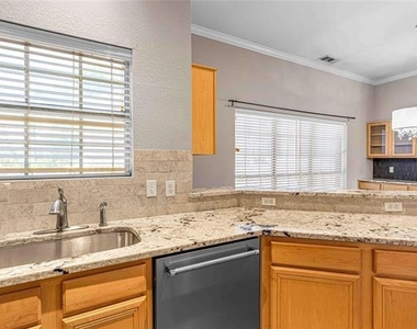 3327 Rosedale Avenue - Photo Thumbnail 9