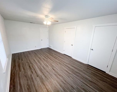 206 E 3rd Street - Photo Thumbnail 14