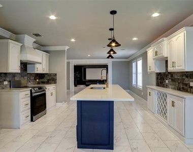 1409 Waterford Drive - Photo Thumbnail 12