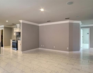 1409 Waterford Drive - Photo Thumbnail 8