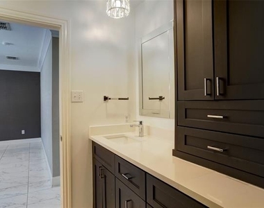 1409 Waterford Drive - Photo Thumbnail 15