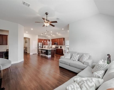 2507 Linwood Drive - Photo Thumbnail 11