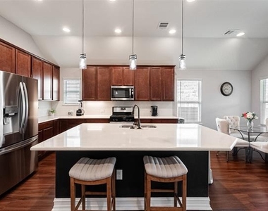 2507 Linwood Drive - Photo Thumbnail 8