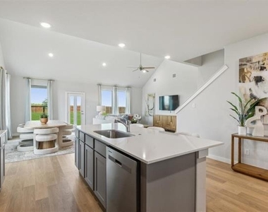 4700 Sandburg Street - Photo Thumbnail 4