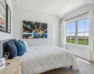4700 Sandburg Street - Photo Thumbnail 21