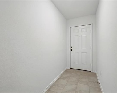 8400 High Robin Avenue - Photo Thumbnail 3