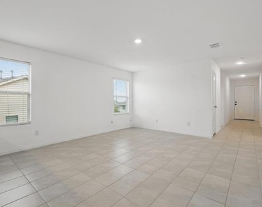 8400 High Robin Avenue - Photo Thumbnail 5