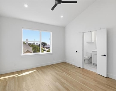 6345 Richmond Avenue - Photo Thumbnail 7