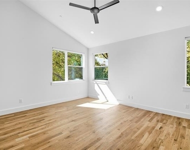 6345 Richmond Avenue - Photo Thumbnail 9