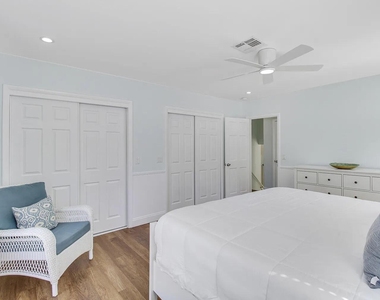 1310 Manor Drive - Photo Thumbnail 18