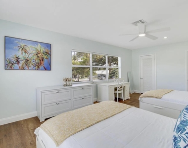 1310 Manor Drive - Photo Thumbnail 20