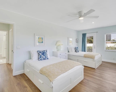 1310 Manor Drive - Photo Thumbnail 21
