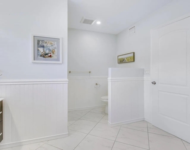 1310 Manor Drive - Photo Thumbnail 10