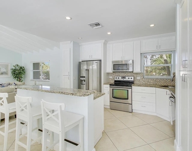 1310 Manor Drive - Photo Thumbnail 5