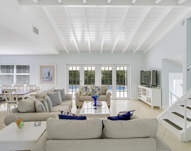 1310 Manor Drive - Photo Thumbnail 3