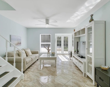 1310 Manor Drive - Photo Thumbnail 9