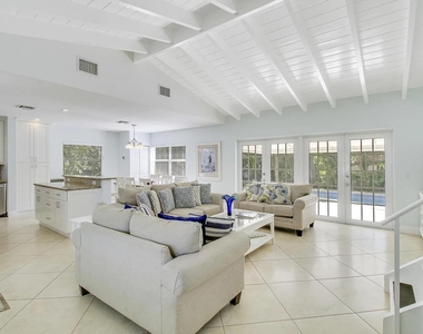 1310 Manor Drive - Photo Thumbnail 2