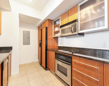 1551 N Flagler Drive - Photo Thumbnail 7