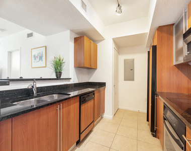 1551 N Flagler Drive - Photo Thumbnail 8