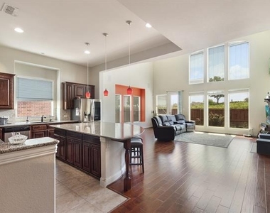 2573 Hannah Circle - Photo Thumbnail 6