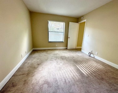 21904 Lake Forest Circle - Photo Thumbnail 3
