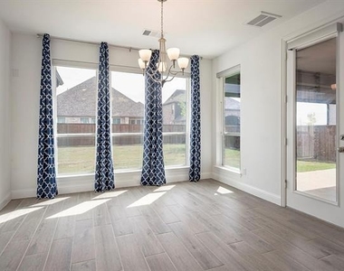 2351 Waterford Way - Photo Thumbnail 8