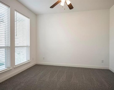 2351 Waterford Way - Photo Thumbnail 13