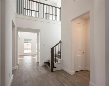 2351 Waterford Way - Photo Thumbnail 12