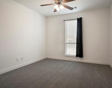 2351 Waterford Way - Photo Thumbnail 14