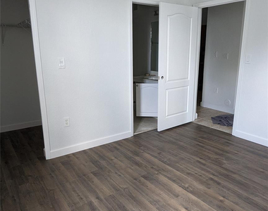 2551 Se 16th Terrace - Photo Thumbnail 10