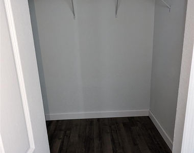 2551 Se 16th Terrace - Photo Thumbnail 11