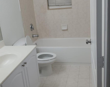 2551 Se 16th Terrace - Photo Thumbnail 4