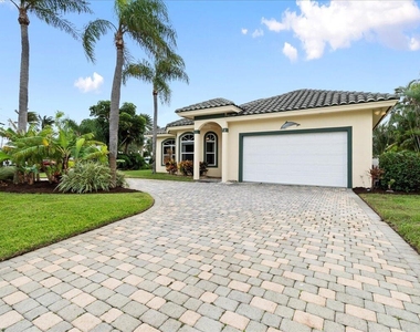72 Waterway Road - Photo Thumbnail 44